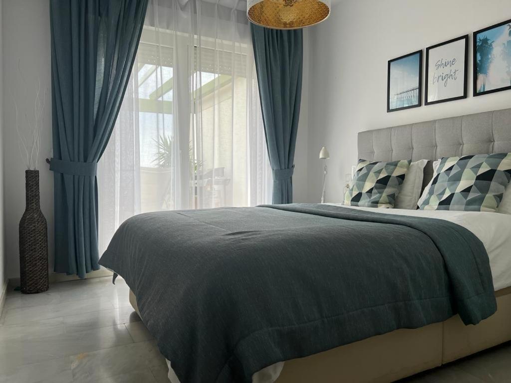 Frontline Beach Penthouse In Mi Capricho Sitio de Calahonda Exteriér fotografie